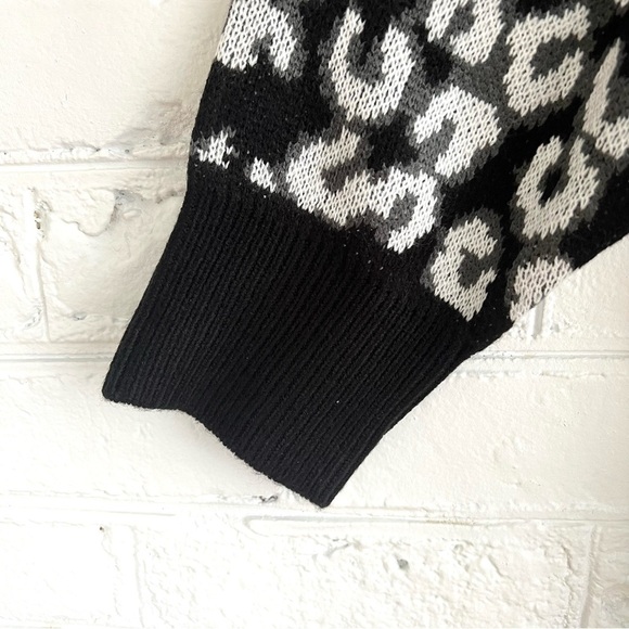 NWT Cabana by Crown & Ivy | Animal Print Mock Neck Tunic Sweater | Size Large - Picture 3 of 8